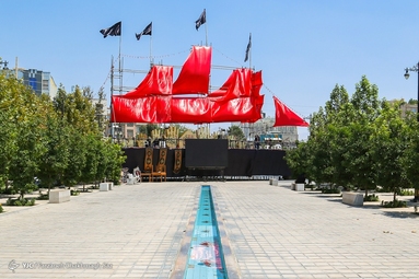 موکب «سفینة النجاة» در ورودی باغ عفیف آباد شیراز پذیرای عزادارن است