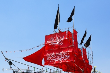 موکب «سفینة النجاة» در ورودی باغ عفیف آباد شیراز پذیرای عزادارن است