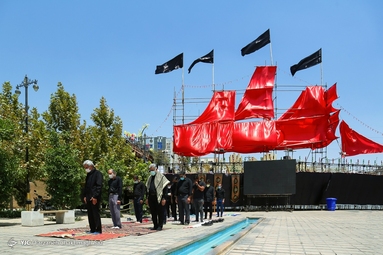 موکب «سفینة النجاة» در ورودی باغ عفیف آباد شیراز پذیرای عزادارن است