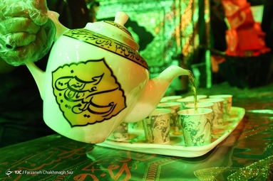 موکب «سفینة النجاة» در ورودی باغ عفیف آباد شیراز پذیرای عزادارن است