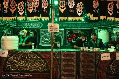 موکب «سفینة النجاة» در ورودی باغ عفیف آباد شیراز پذیرای عزادارن است