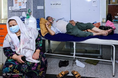 کادر درمان بیمارستان گرگان در مقابل با موج پنجم همه گیری کرونا