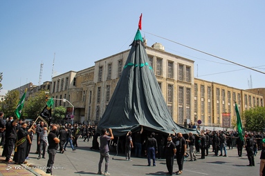مراسم عزاداری و خیمه سوزان عاشورای حسینی - چهارراه گلوبندک
