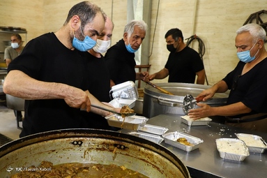 پخت و توزیع ۳ هزار پرس غذا توسط خادمین موکب علی بن موسی الرضا (ع) گلستان در عاشورای حسینی - گرگان