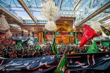 عزاداری دسته طویرج در ظهر عاشورا در بین الحرمین امام حسین (ع) و حرم حضرت عباس (ع) - کربلا معلی