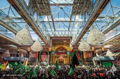 عزاداری دسته طویرج در ظهر عاشورا در بین الحرمین امام حسین (ع) و حرم حضرت عباس (ع) - کربلا معلی