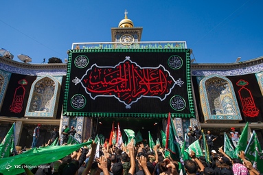 عزاداری دسته طویرج در ظهر عاشورا در بین الحرمین امام حسین (ع) و حرم حضرت عباس (ع) - کربلا معلی