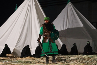 در این گزارش تصویری تعزیه امام حسین (ع) و یاران با وفایش در روز عاشورا را مشاهده می‌کنید.