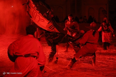 در این گزارش تصویری تعزیه امام حسین (ع) و یاران با وفایش در روز عاشورا را مشاهده می‌کنید.