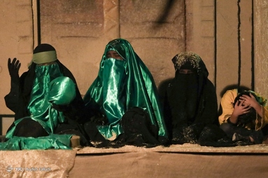 در این گزارش تصویری تعزیه امام حسین (ع) و یاران با وفایش در روز عاشورا را مشاهده می‌کنید.