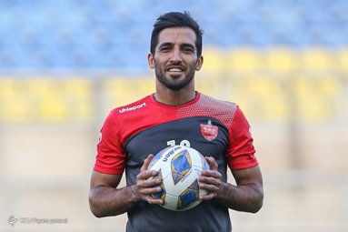 تمرین بازیکنان تیم فوتبال پرسپولیس زیر نظر مربیان خود