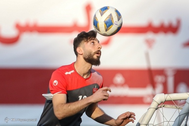 تمرین بازیکنان تیم فوتبال پرسپولیس زیر نظر مربیان خود