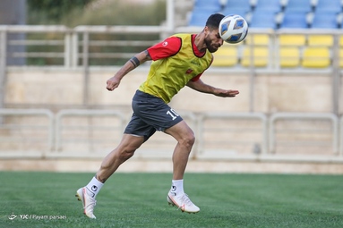تمرین بازیکنان تیم فوتبال پرسپولیس زیر نظر مربیان خود