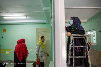 کودکان فرشته اند یکی از تیم‌های داوطلبی است که در جهت بازسازی و زیباسازی مدارس مراکز نگهداری کودکان کار، بیمارستان ها فعالیت می‌کنند.