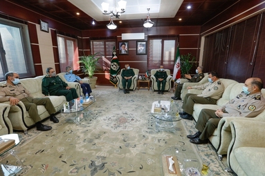 دیدار فرماندهان ارشد سپاه پاسداران با وزیر دفاع