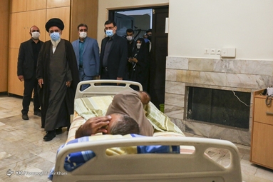 بازدید رئیس بنیاد شهید و امور ایثارگران از مرکز توانبخشی ثارالله