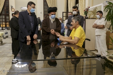 بازدید رئیس بنیاد شهید و امور ایثارگران از مرکز توانبخشی ثارالله