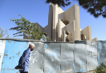 مقبره الشعرا در گیرودار تعمیر