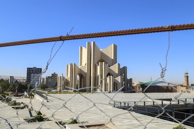 مقبره الشعرا در گیرودار تعمیر