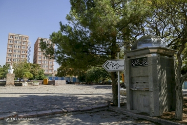 مقبره الشعرا در گیرودار تعمیر