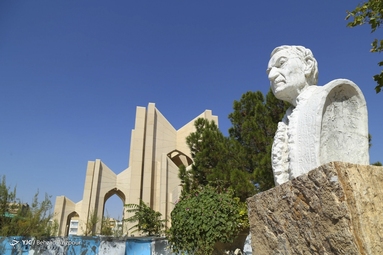 مقبره الشعرا در گیرودار تعمیر