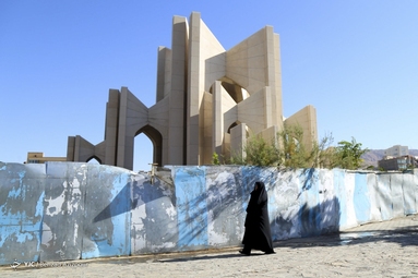 مقبره الشعرا در گیرودار تعمیر