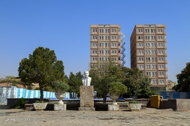 مقبره الشعرا در گیرودار تعمیر