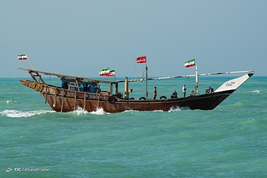 رژه شناورهای نیروی دریایی سپاه به مناسبت هفته دفاع مقدس - بوشهر