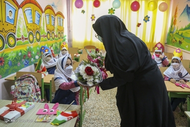 جشن شکوفه‌ها در مدارس - رشت