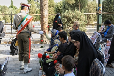 مراسم غبار روبی و گلباران مزار شهدای جنگ تحمیلی - بهشت زهرا (س) تهران