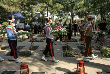 مراسم غبار روبی و گلباران مزار شهدای جنگ تحمیلی - بهشت زهرا (س) تهران