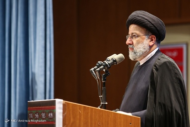 دیدار رئیس جمهور با نخبگان و خانواده ایثارگران استان ایلام