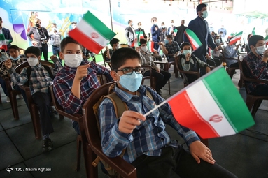 آئین آغاز سال تحصیلی با حضور وزیر دفاع - دبیرستان فرزانگان