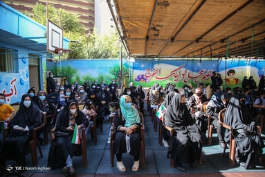 آئین آغاز سال تحصیلی با حضور وزیر دفاع - دبیرستان فرزانگان