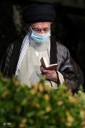 اقامه نماز بر پیکر آیت‌الله حسن‌زاده آملی توسط رهبر معظم انقلاب