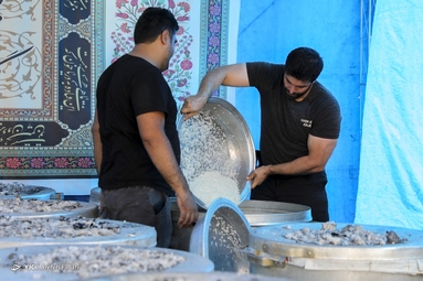 پخت و توزیع ده هزار غذای نذری در موکب انصار المهدی