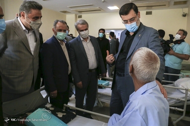 بازدید قاضی زاده هاشمی از بیمارستان روانپزشکی نیایش