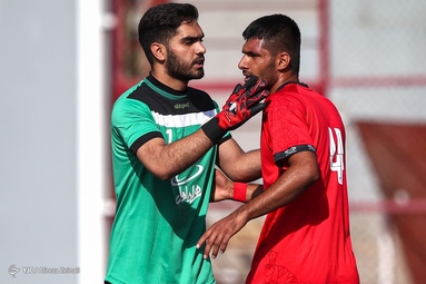 دیدار تیم های فوتبال امید استقلال و پرسپولیس با نتیجه تساوی تمام شد