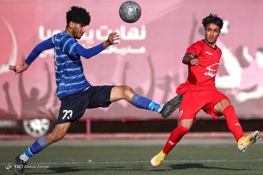دیدار تیم های فوتبال امید استقلال و پرسپولیس با نتیجه تساوی تمام شد