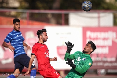 دیدار تیم های فوتبال امید استقلال و پرسپولیس با نتیجه تساوی تمام شد