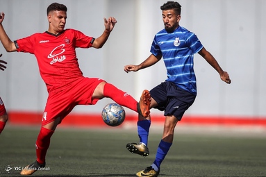 دیدار تیم های فوتبال امید استقلال و پرسپولیس با نتیجه تساوی تمام شد