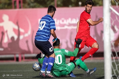 دیدار تیم های فوتبال امید استقلال و پرسپولیس با نتیجه تساوی تمام شد
