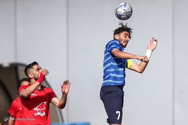 دیدار تیم های فوتبال امید استقلال و پرسپولیس با نتیجه تساوی تمام شد