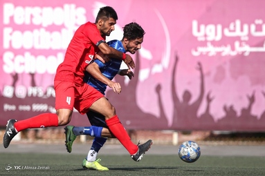 دیدار تیم های فوتبال امید استقلال و پرسپولیس با نتیجه تساوی تمام شد