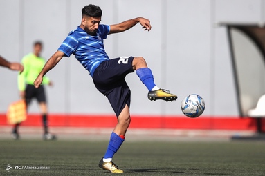 دیدار تیم های فوتبال امید استقلال و پرسپولیس با نتیجه تساوی تمام شد