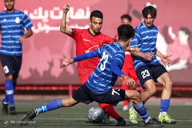 دیدار تیم های فوتبال امید استقلال و پرسپولیس با نتیجه تساوی تمام شد