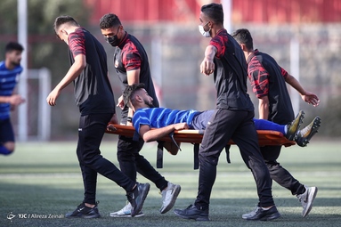 دیدار تیم های فوتبال امید استقلال و پرسپولیس با نتیجه تساوی تمام شد