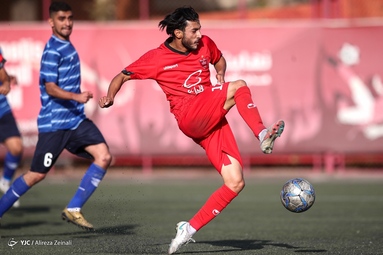 دیدار تیم های فوتبال امید استقلال و پرسپولیس با نتیجه تساوی تمام شد