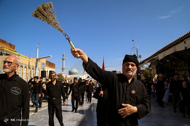 دسته عزاداری شهادت امام عسکری (ع) با حضور عزادارن اهل بیت - حرم حضرت معصومه (س)