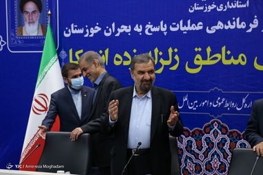 محسن رضایی معاون هماهنگی اقتصادی رییس جمهور در جلسه قرارگاه بازسازی مناطق زلزله زده اندیکا